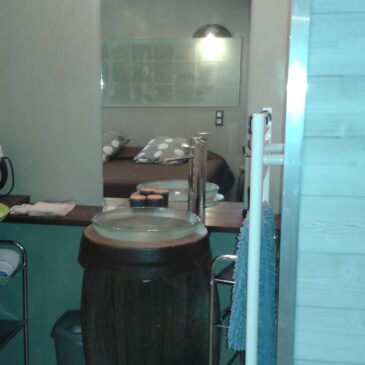 coin lavabo dans chambre sur Lie